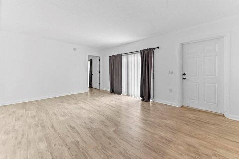 Touwnhouse à vendre à Palm Beach Gardens, Floride: 3 chambres, 148.27 m2 № 2374180 - photo 4