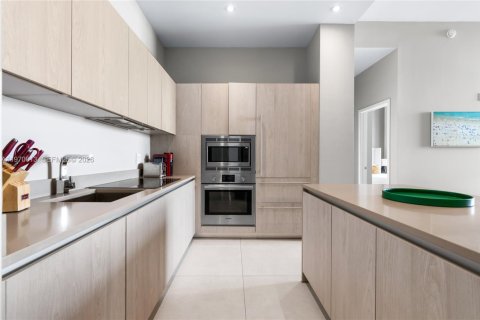 Condominio en venta en Hollywood, Florida, 1 dormitorio, 74.51 m2 № 2032694 - foto 13