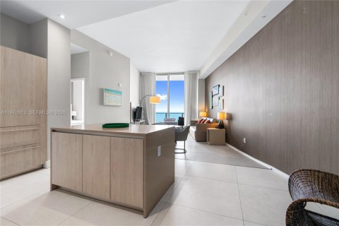 Condominio en venta en Hollywood, Florida, 1 dormitorio, 74.51 m2 № 2032694 - foto 9