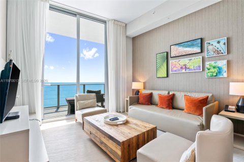 Condominio en Hollywood, Florida, 1 dormitorio  № 2032694