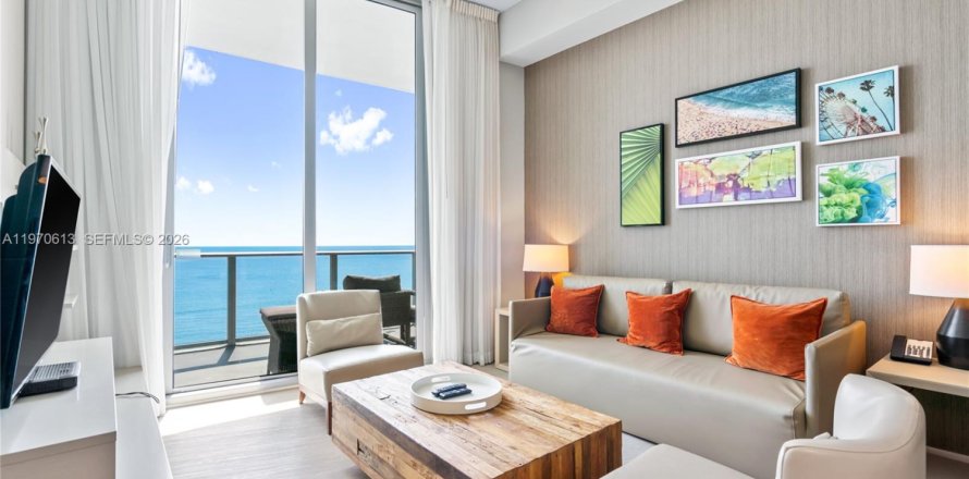 Condominio en Hollywood, Florida, 1 dormitorio  № 2032694