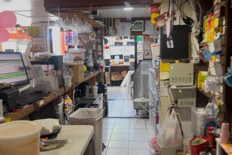 Commercial property in Miami, Florida № 1938884 - photo 11