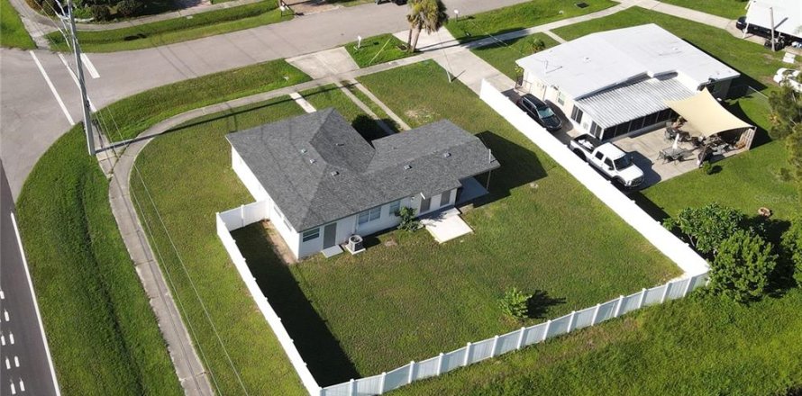 House in North Port, Florida 3 bedrooms, 96.8 sq.m. № 1880906