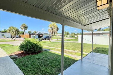 House in North Port, Florida 3 bedrooms, 96.8 sq.m. № 1880906 - photo 26