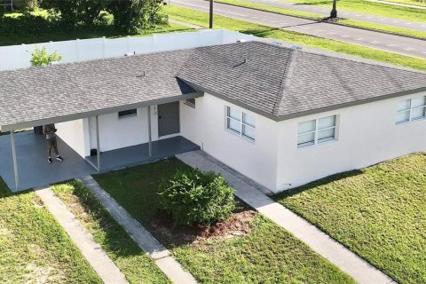 House in North Port, Florida 3 bedrooms, 96.8 sq.m. № 1880906 - photo 2