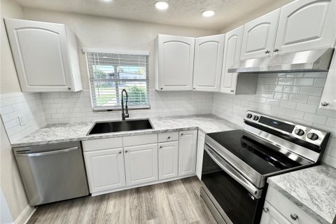 House in North Port, Florida 3 bedrooms, 96.8 sq.m. № 1880906 - photo 9