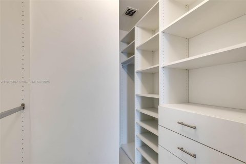 Copropriété à louer à Miami, Floride: 2 chambres, 95.5 m2 № 1965863 - photo 14