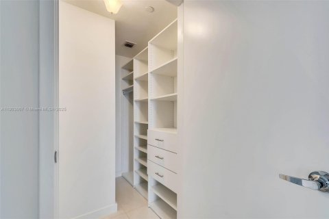 Copropriété à louer à Miami, Floride: 2 chambres, 95.5 m2 № 1965863 - photo 19