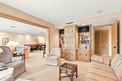 Condo in Palm Harbor, Florida, 2 bedrooms  № 2342517 - photo 23