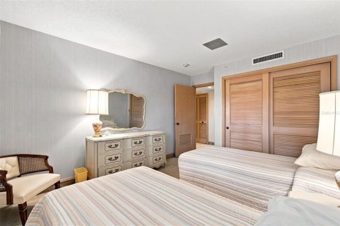 Condo in Palm Harbor, Florida, 2 bedrooms  № 2342517 - photo 16