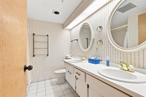 Condo in Palm Harbor, Florida, 2 bedrooms  № 2342517 - photo 10