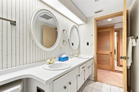 Condo in Palm Harbor, Florida, 2 bedrooms  № 2342517 - photo 11