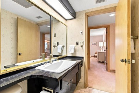 Condo in Palm Harbor, Florida, 2 bedrooms  № 2342517 - photo 18