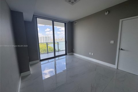 Condominio en venta en North Miami Beach, Florida, 2 dormitorios, 102.94 m2 № 1712504 - foto 5