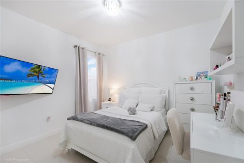 Casa en venta en Doral, Florida, 4 dormitorios, 236.71 m2 № 1951680 - foto 13