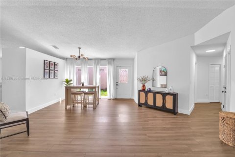 Villa ou maison à vendre à Miami, Floride: 3 chambres, 139.73 m2 № 1963317 - photo 7