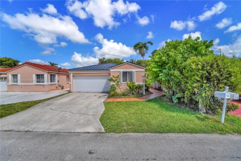 Villa ou maison à vendre à Miami, Floride: 3 chambres, 139.73 m2 № 1963317 - photo 2