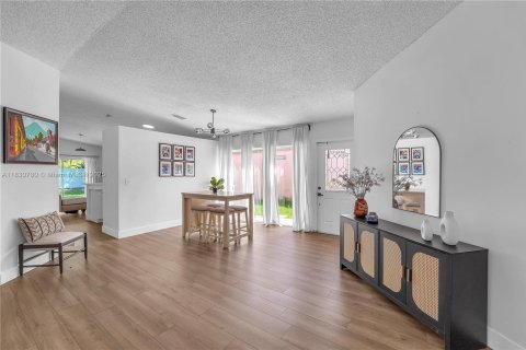 Villa ou maison à vendre à Miami, Floride: 3 chambres, 139.73 m2 № 1963317 - photo 8
