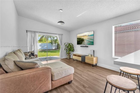 Villa ou maison à vendre à Miami, Floride: 3 chambres, 139.73 m2 № 1963317 - photo 13