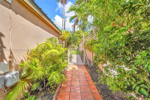 Villa ou maison à vendre à Miami, Floride: 3 chambres, 139.73 m2 № 1963317 - photo 5