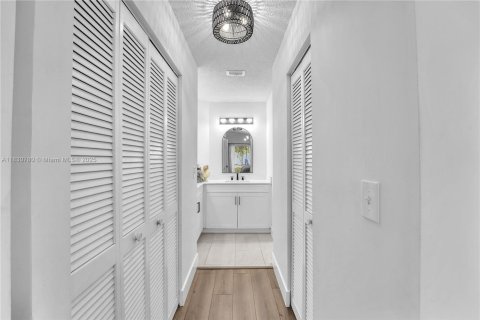 Villa ou maison à vendre à Miami, Floride: 3 chambres, 139.73 m2 № 1963317 - photo 23