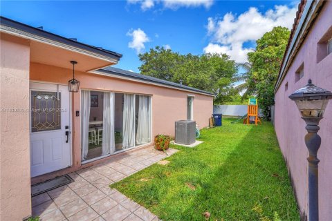 Villa ou maison à vendre à Miami, Floride: 3 chambres, 139.73 m2 № 1963317 - photo 25
