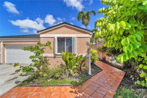 Villa ou maison à vendre à Miami, Floride: 3 chambres, 139.73 m2 № 1963317 - photo 4