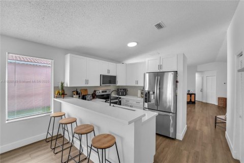 Villa ou maison à vendre à Miami, Floride: 3 chambres, 139.73 m2 № 1963317 - photo 9