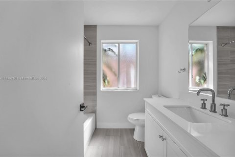 Villa ou maison à vendre à Miami, Floride: 3 chambres, 139.73 m2 № 1963317 - photo 18