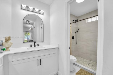 Villa ou maison à vendre à Miami, Floride: 3 chambres, 139.73 m2 № 1963317 - photo 24