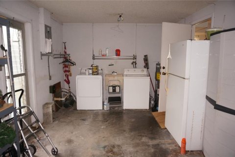 House in Port Charlotte, Florida 2 bedrooms, 111.48 sq.m. № 2403415 - photo 29