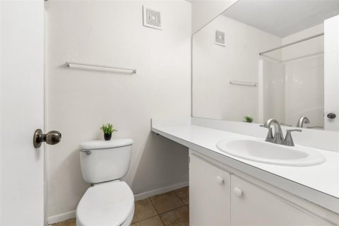 Condo in Gainesville, Florida, 4 bedrooms № 2103168 - photo 16