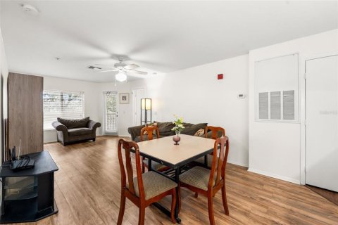 Condo in Gainesville, Florida, 4 bedrooms № 2103168 - photo 7