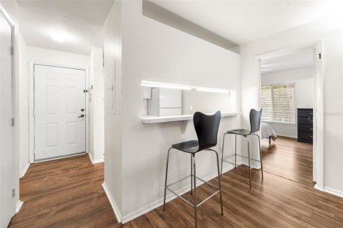 Condo in Gainesville, Florida, 4 bedrooms № 2103168 - photo 13
