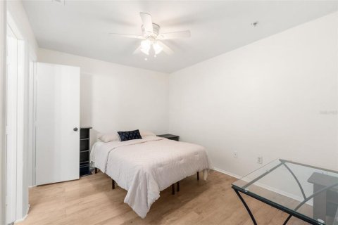 Condo in Gainesville, Florida, 4 bedrooms № 2103168 - photo 18