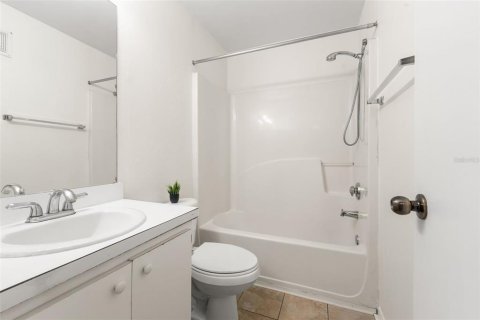 Condo in Gainesville, Florida, 4 bedrooms № 2103168 - photo 20