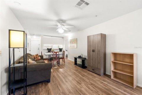 Condo in Gainesville, Florida, 4 bedrooms № 2103168 - photo 8
