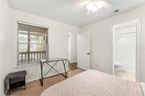Condo in Gainesville, Florida, 4 bedrooms № 2103168 - photo 19