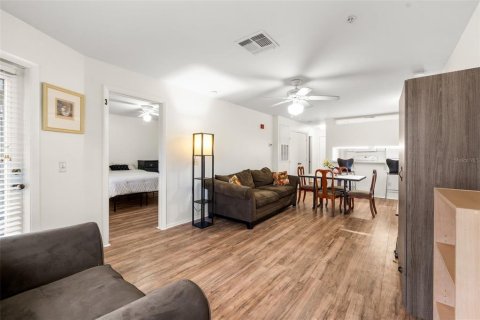 Condo in Gainesville, Florida, 4 bedrooms № 2103168 - photo 5
