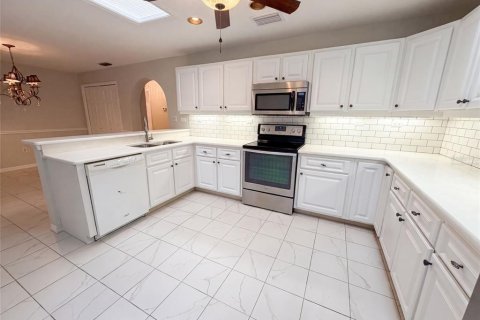 House in Dunnellon, Florida 4 bedrooms, 213.21 sq.m. № 2266891 - photo 2