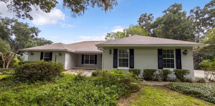 House in Dunnellon, Florida 4 bedrooms, 213.21 sq.m. № 2266891