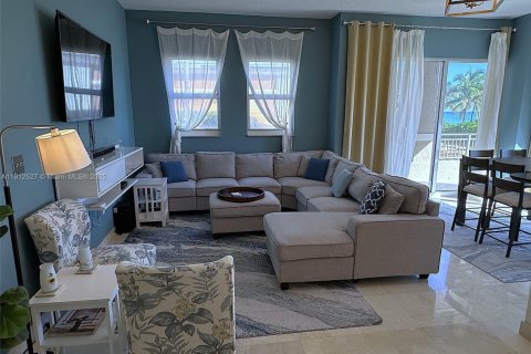 Condominio en alquiler en Hallandale Beach, Florida, 3 dormitorios, 143.07 m2 № 2054916 - foto 17