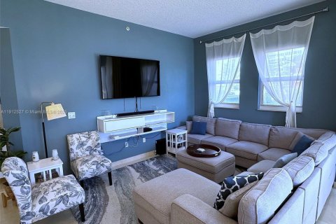 Condominio en alquiler en Hallandale Beach, Florida, 3 dormitorios, 143.07 m2 № 2054916 - foto 11