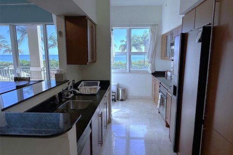 Condominio en alquiler en Hallandale Beach, Florida, 3 dormitorios, 143.07 m2 № 2054916 - foto 13