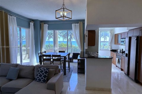 Condominio en alquiler en Hallandale Beach, Florida, 3 dormitorios, 143.07 m2 № 2054916 - foto 12