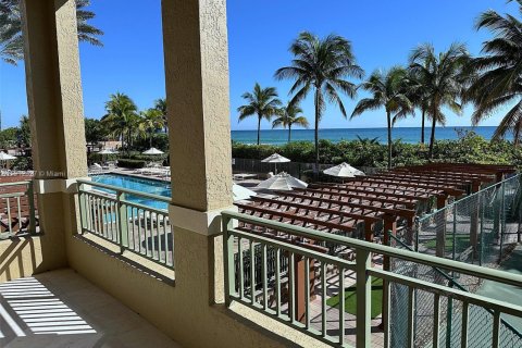 Condominio en alquiler en Hallandale Beach, Florida, 3 dormitorios, 143.07 m2 № 2054916 - foto 5