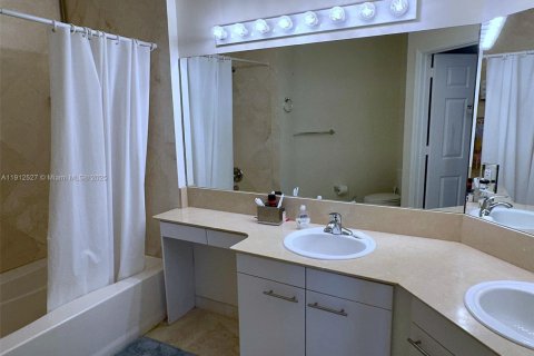 Condominio en alquiler en Hallandale Beach, Florida, 3 dormitorios, 143.07 m2 № 2054916 - foto 21