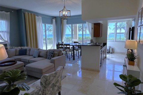Condominio en Hallandale Beach, Florida, 3 dormitorios  № 2054916
