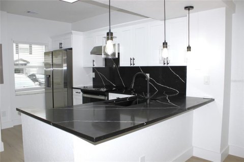 Townhouse in Tampa, Florida 3 bedrooms, 125.6 sq.m. № 1626725 - photo 10