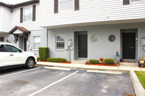 Townhouse in Tampa, Florida 3 bedrooms, 125.6 sq.m. № 1626725 - photo 3